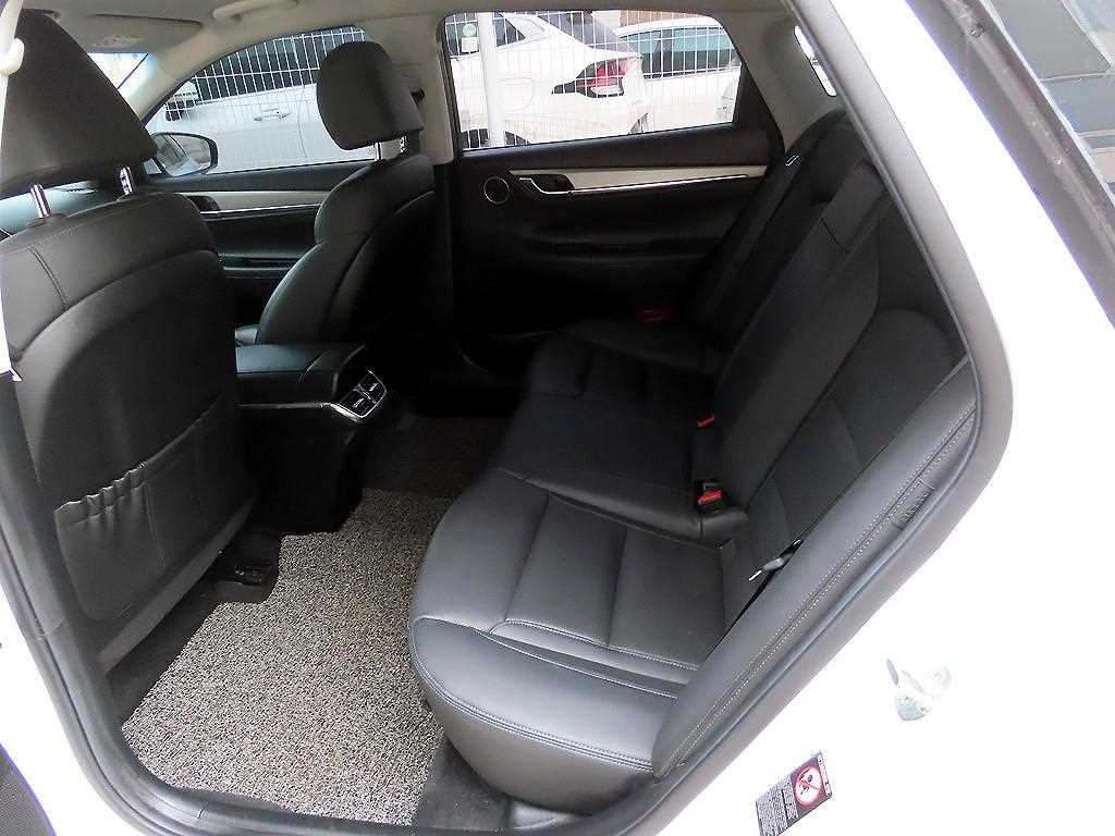 HYUNDAI Grandeur - Vista 6