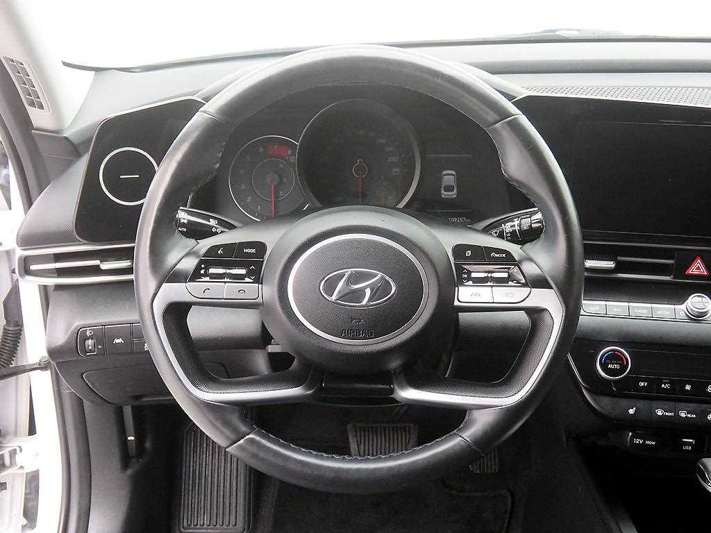 HYUNDAI Avante - Vista 10