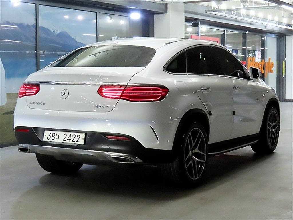 Mercedes Benz GLE Class - Vista 4