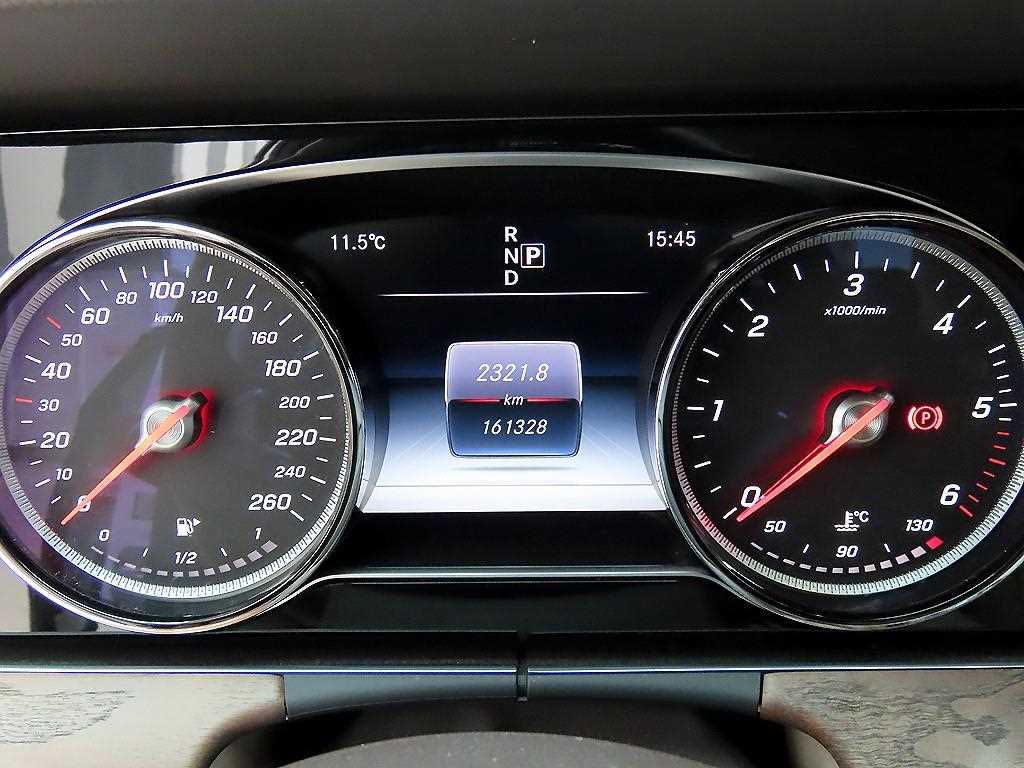 Mercedes Benz E class - Vista 9