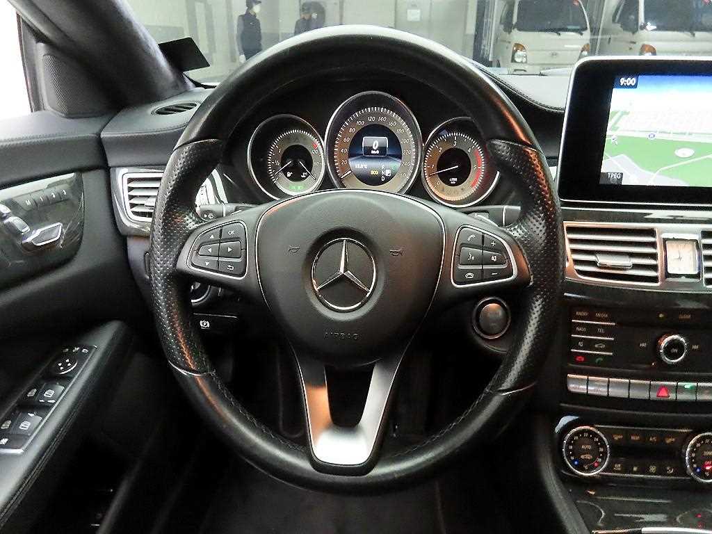 Mercedes Benz CLS Class - Vista 7