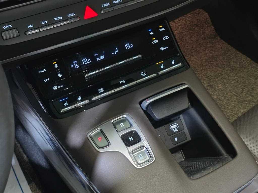 HYUNDAI Grandeur - Vista 12