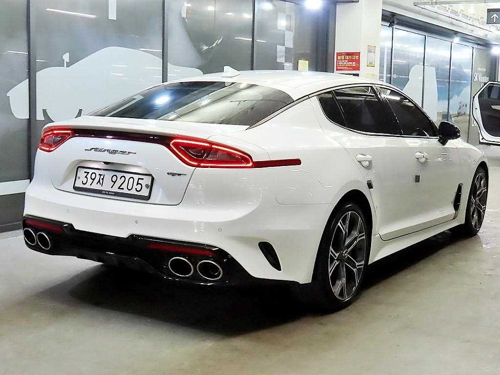 KIA Stinger - Vista 4