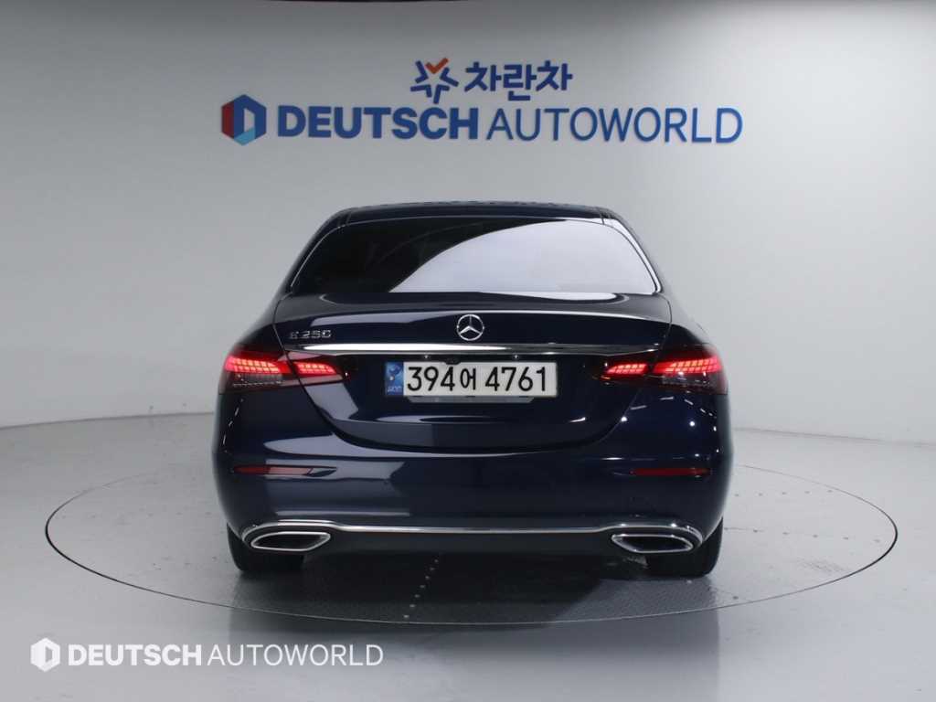 Mercedes Benz E class - Vista 4