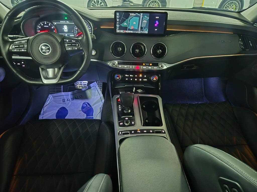 KIA Stinger - Vista 8