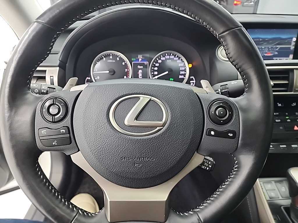 Lexus IS - Vista 10