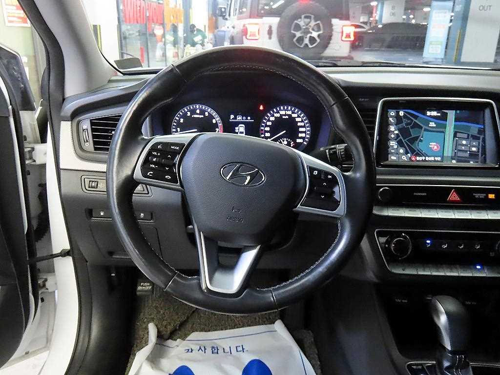 HYUNDAI Sonata - Vista 8