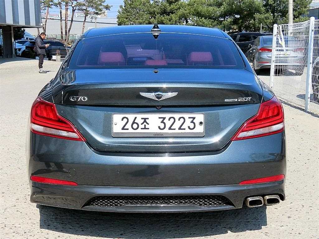 Genesis G70 - Vista 5