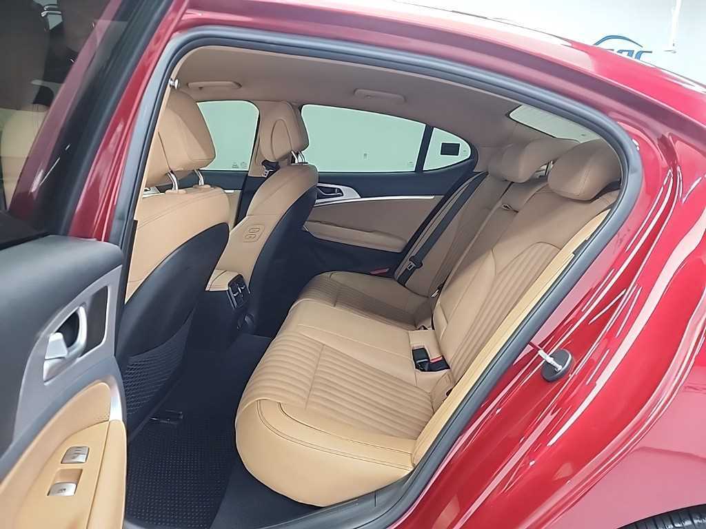 Genesis G70 - Vista 12