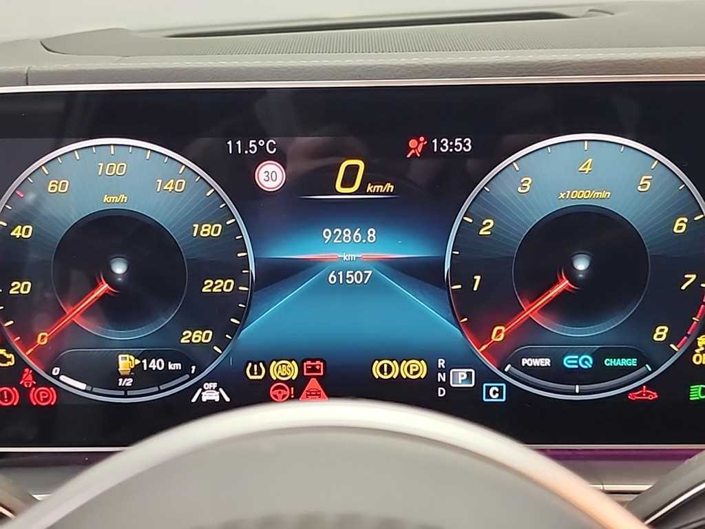 Mercedes Benz GLE Class - Vista 6