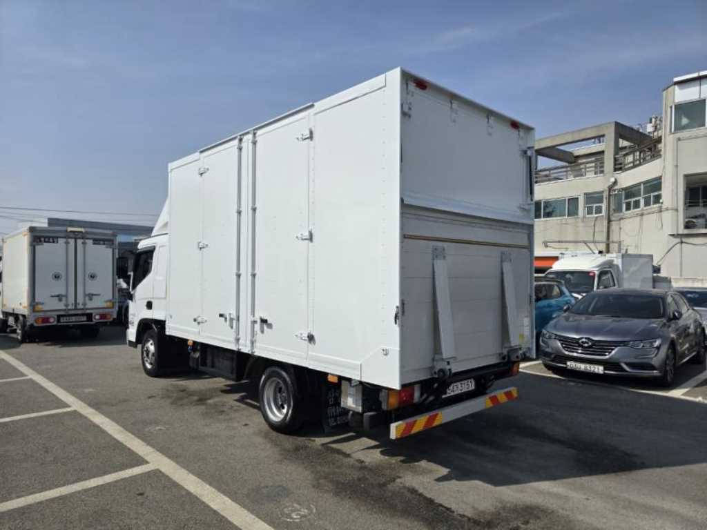 medium and large cargo truck - Vista 6