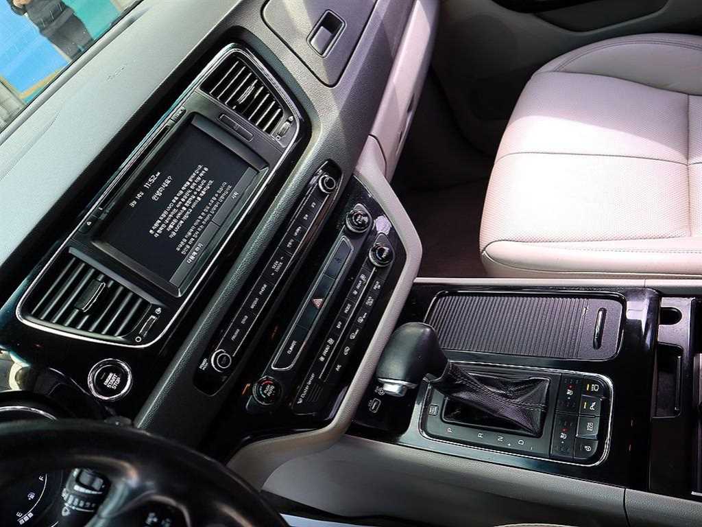 KIA Carnival - Vista 10