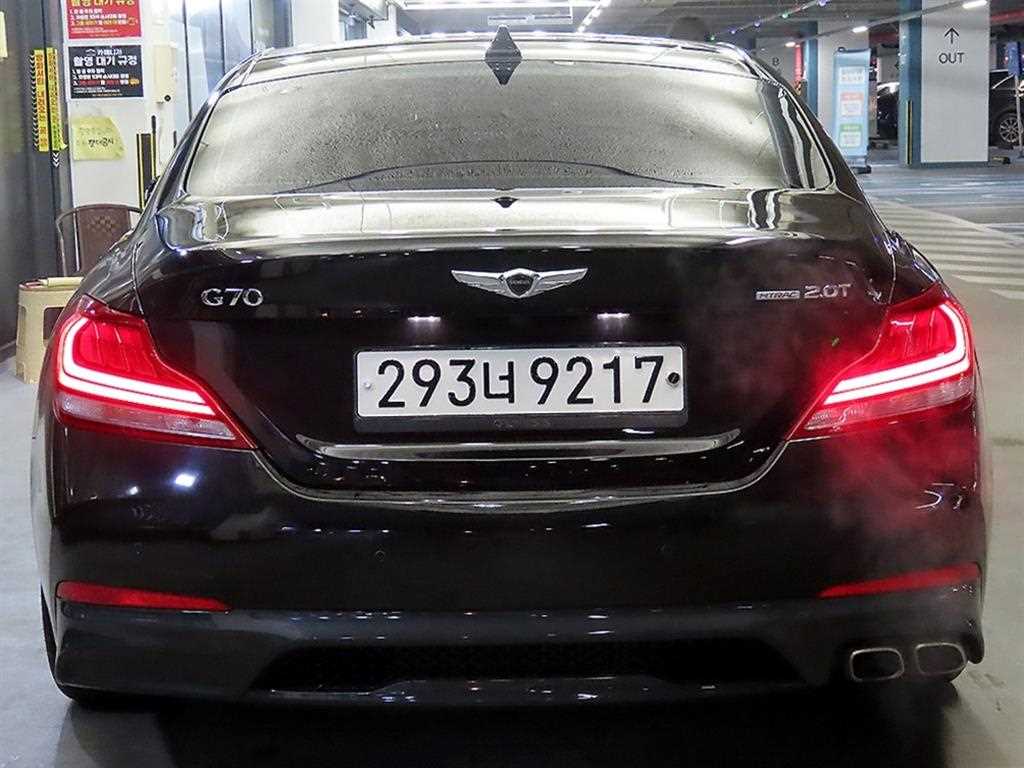 Genesis G70 - Vista 5