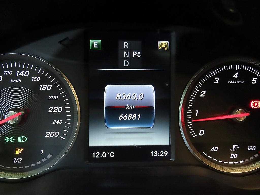 Mercedes Benz C Class - Vista 9