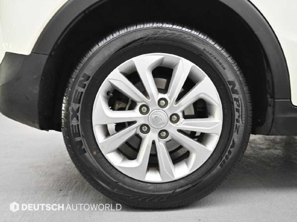 Ssangyong Tivoli - Vista 5