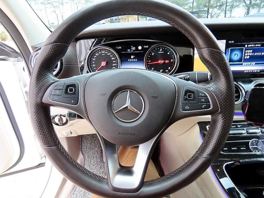 Mercedes Benz E class - Vista 8