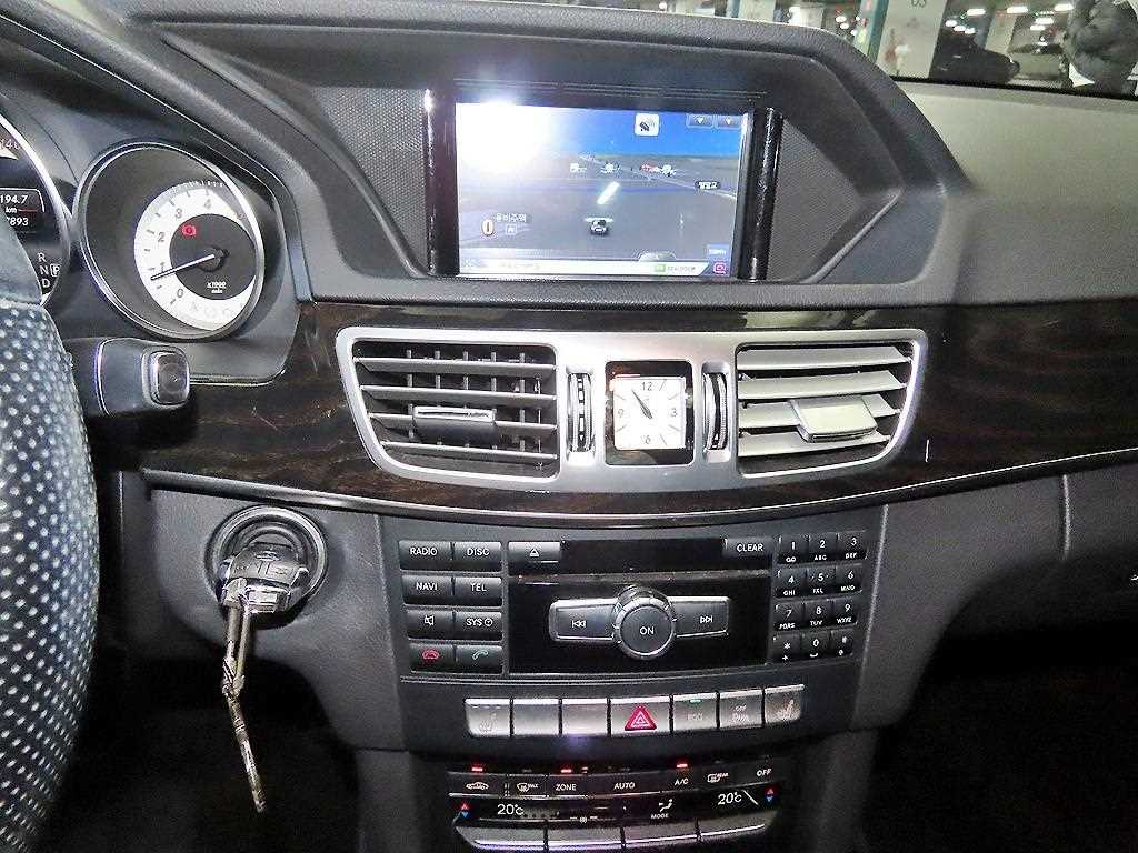 Mercedes Benz E class - Vista 11