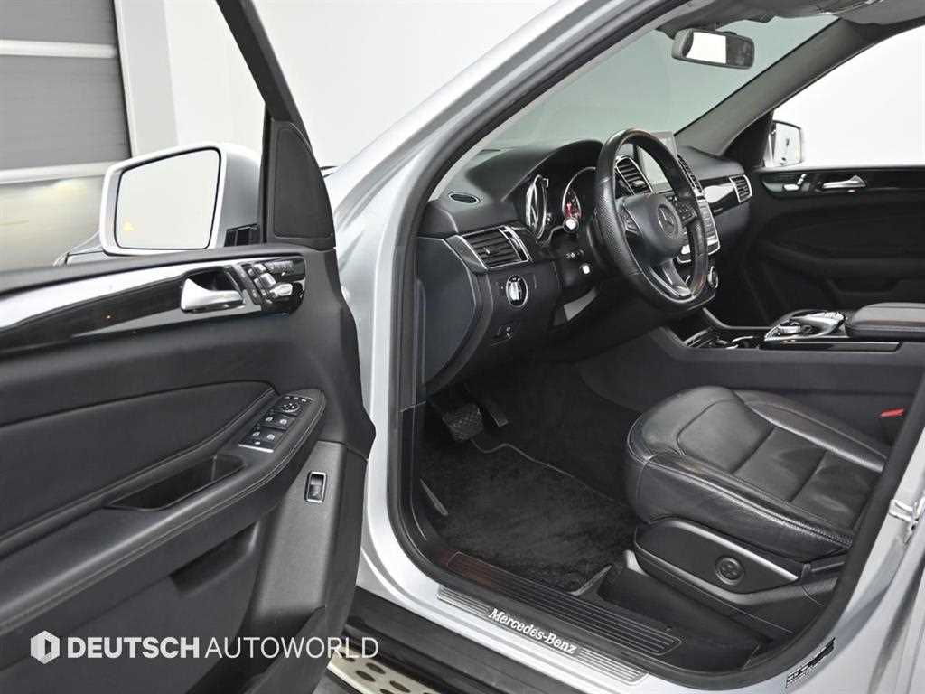 Mercedes Benz GLE Class - Vista 11