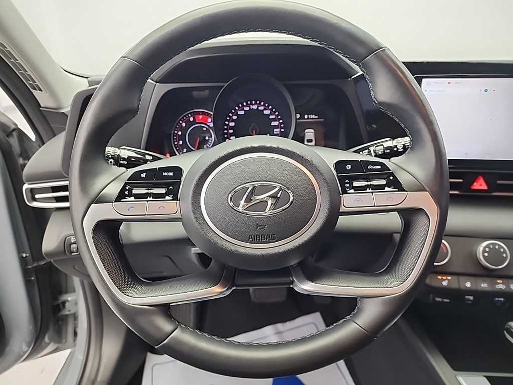 HYUNDAI Avante - Vista 9