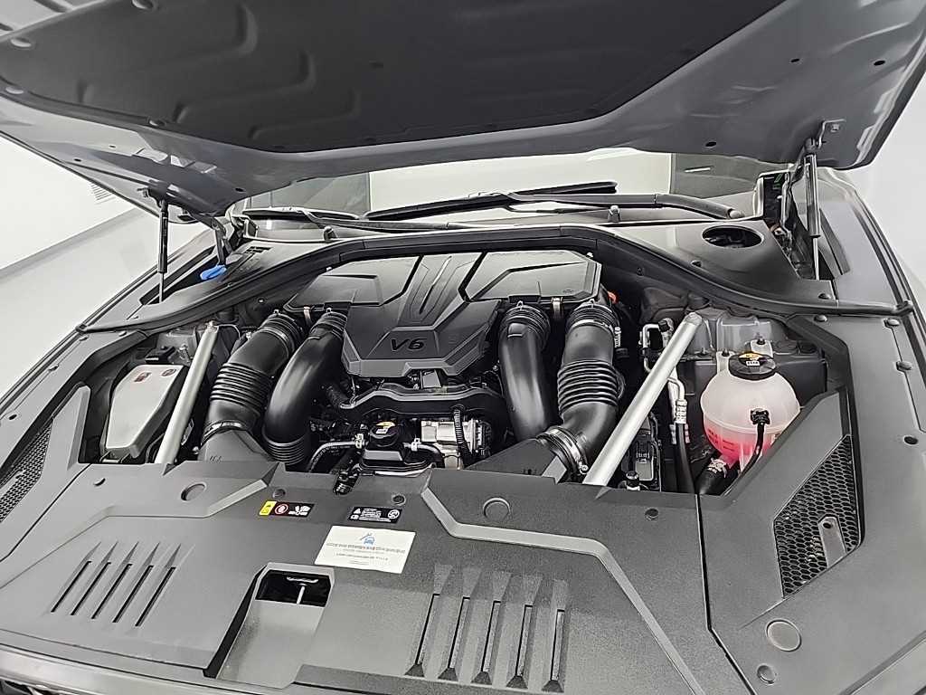 Genesis GV70 - Vista 5