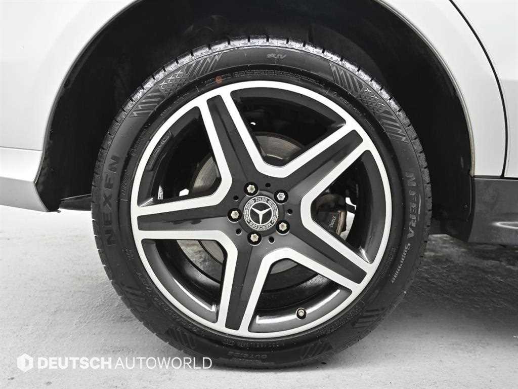 Mercedes Benz GLE Class - Vista 5