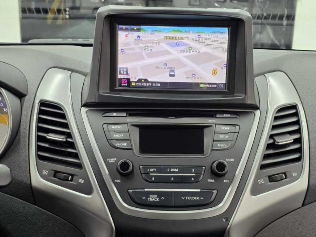 HYUNDAI Avante - Vista 12