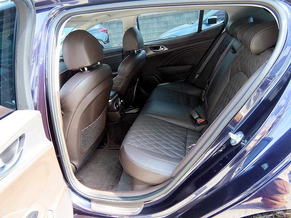 KIA Stinger - Vista 6