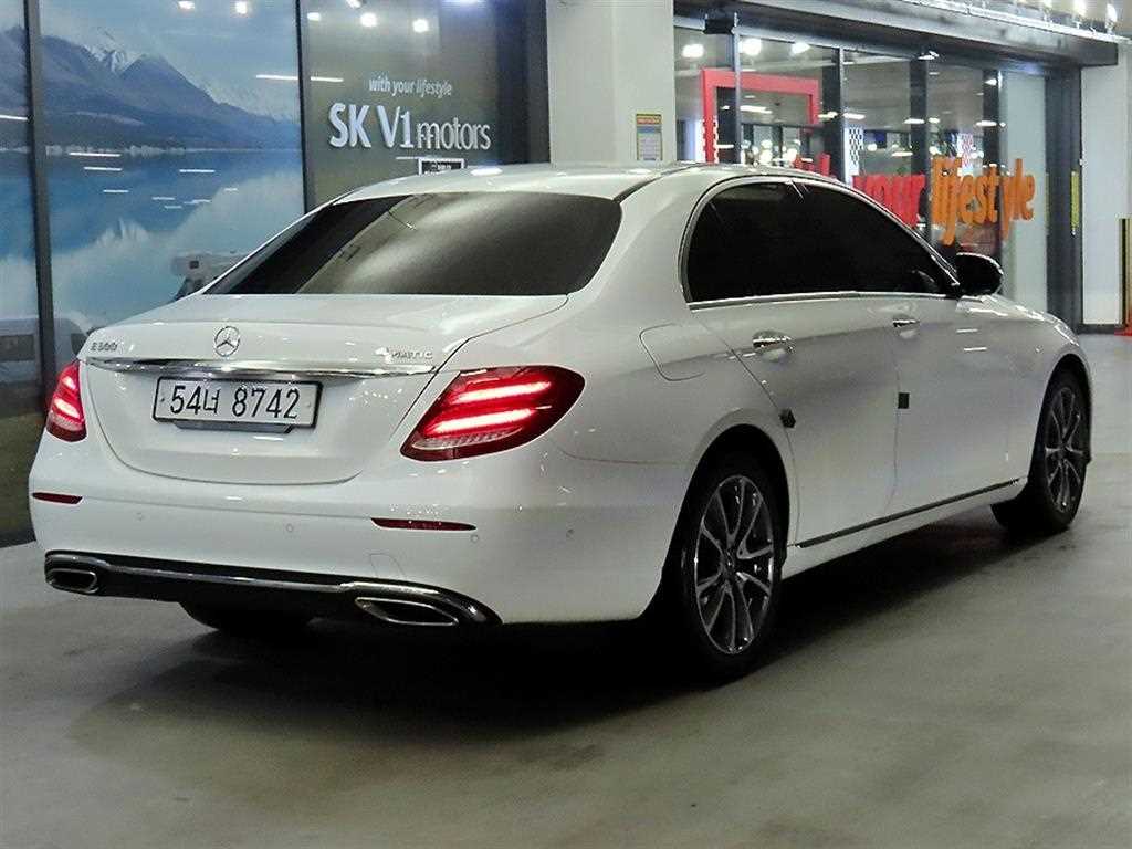 Mercedes Benz E class - Vista 4