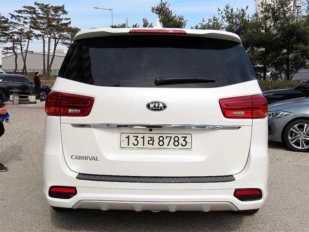 KIA Carnival - Vista 4