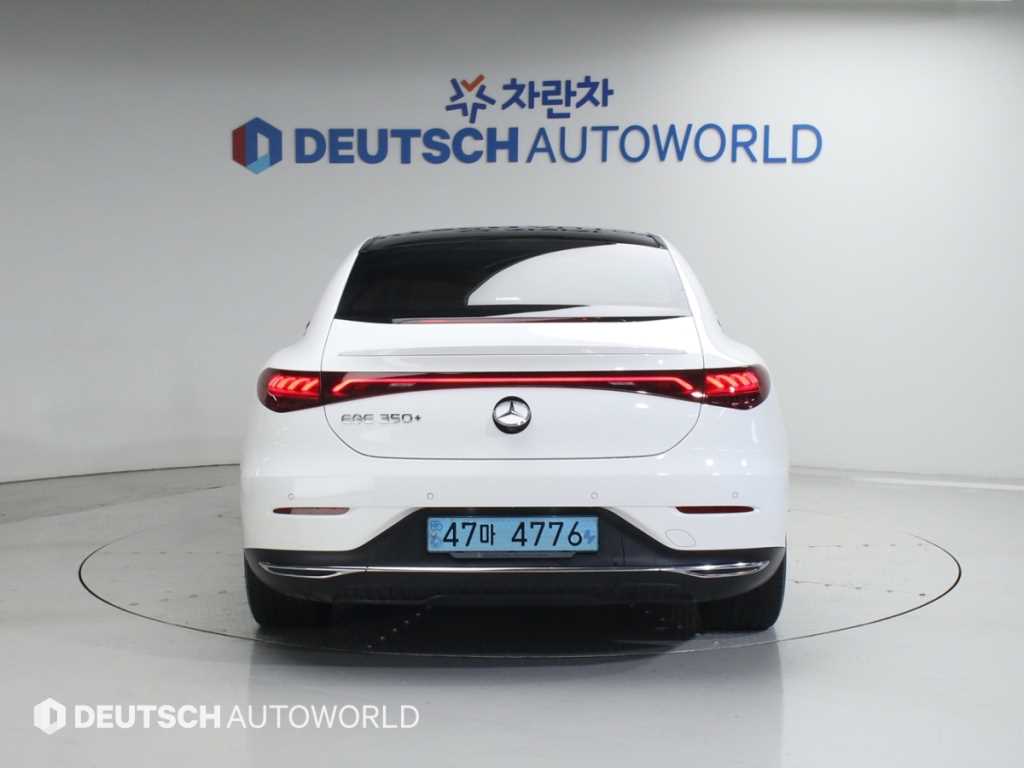 Mercedes Benz EQE - Vista 4