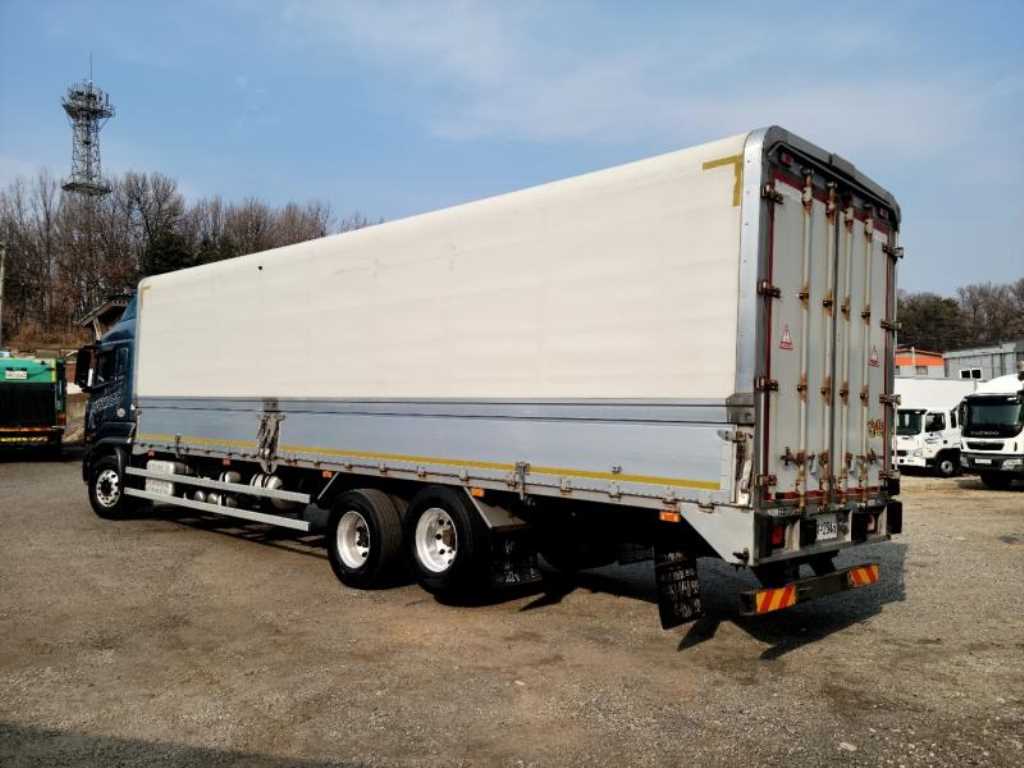 medium and large cargo truck - Vista 4