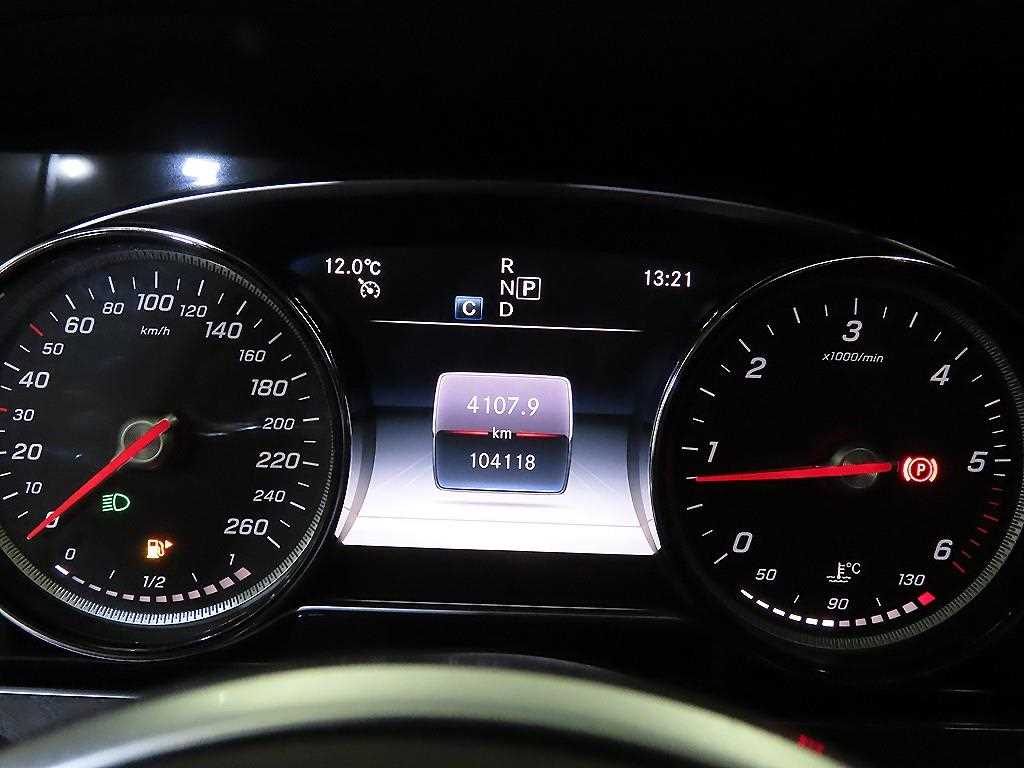 Mercedes Benz E class - Vista 9