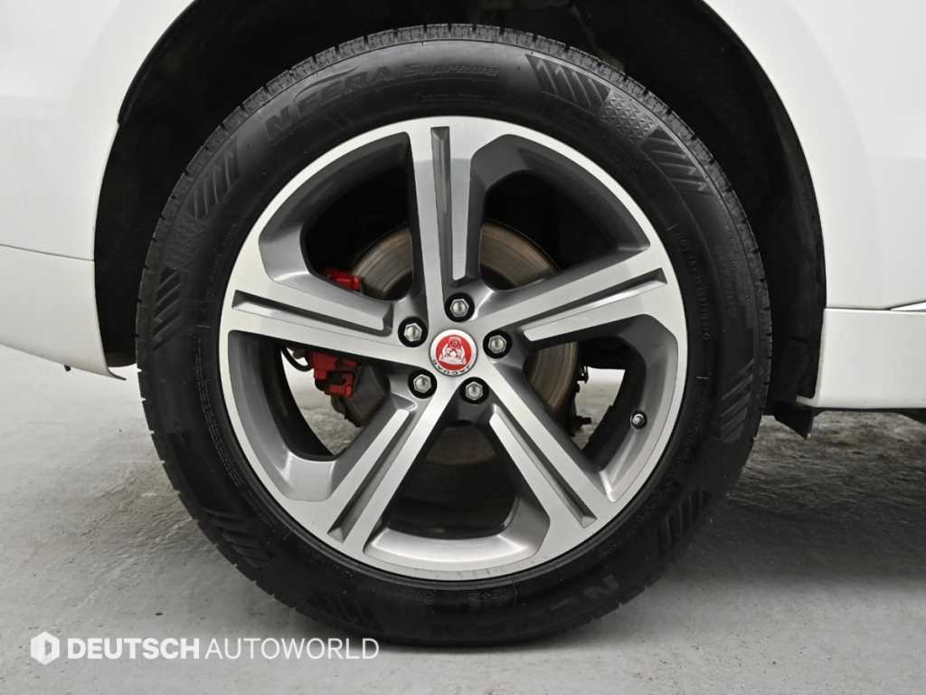 Jaguar F-PACE - Vista 5