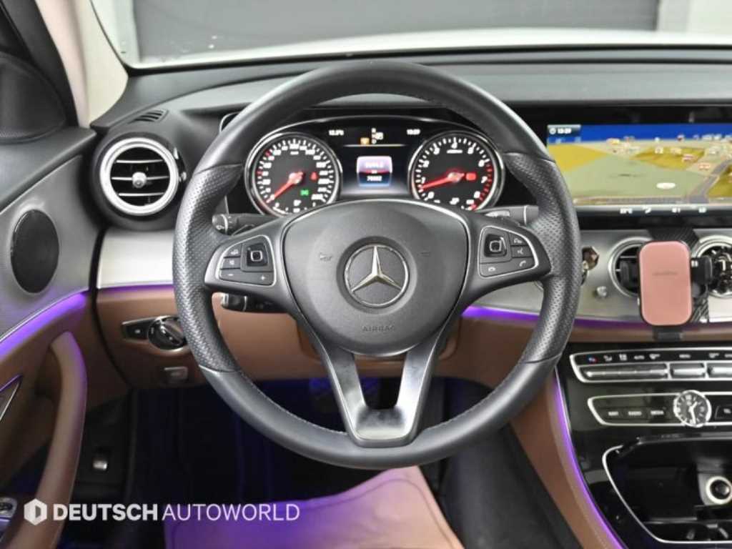 Mercedes Benz E class - Vista 11