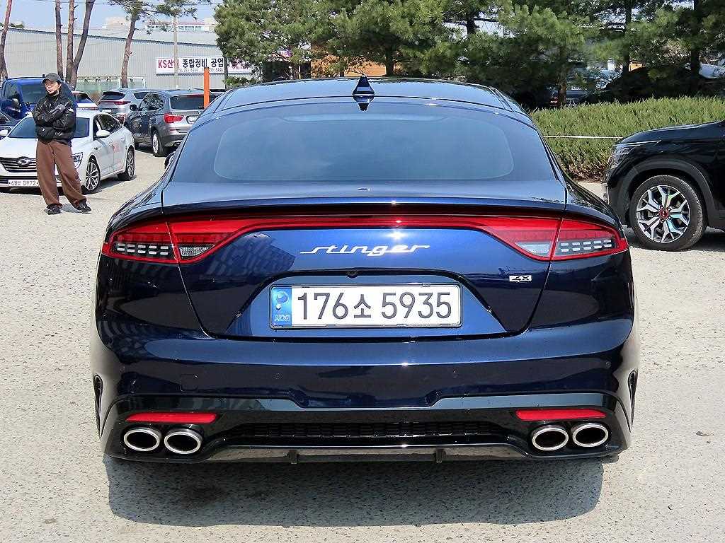 KIA Stinger - Vista 4