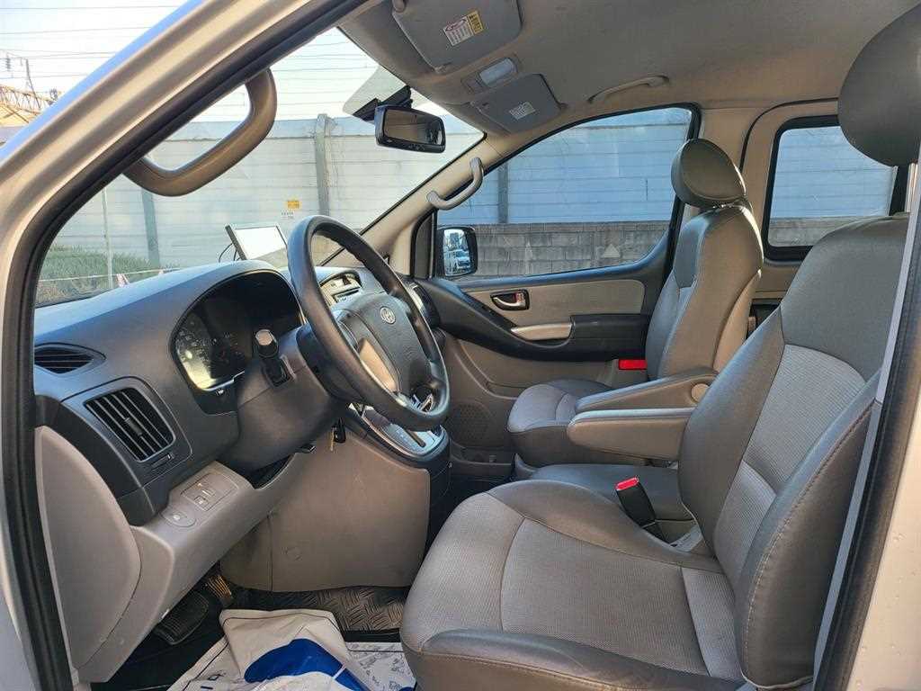 HYUNDAI Starex - Vista 5
