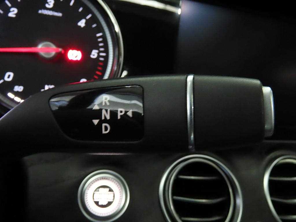 Mercedes Benz E class - Vista 12