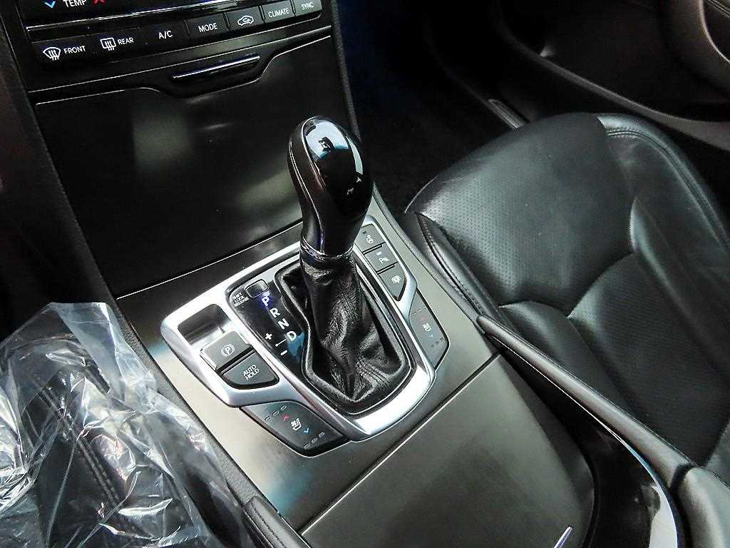 HYUNDAI Grandeur - Vista 10