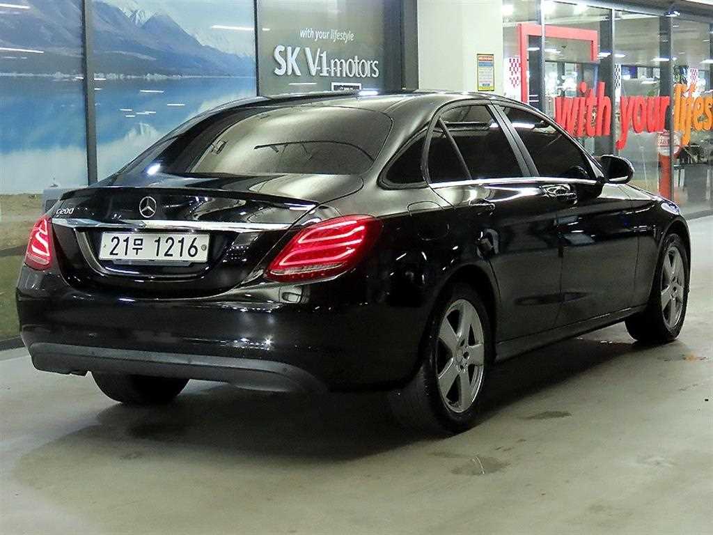 Mercedes Benz C Class - Vista 4