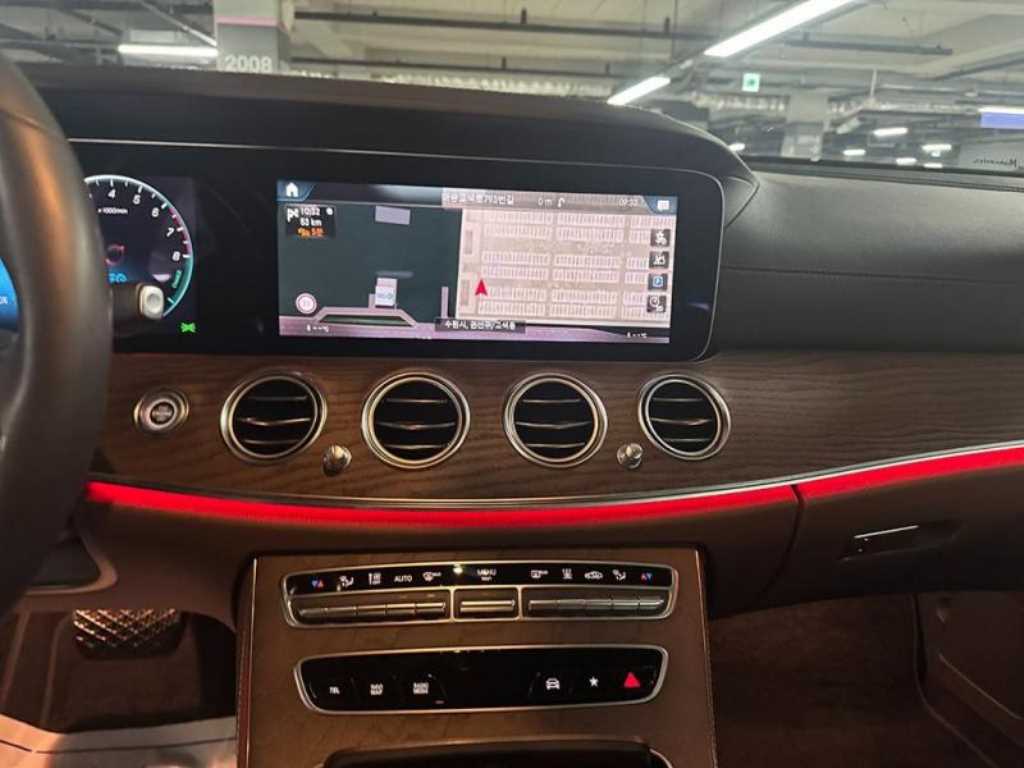 Mercedes Benz E class - Vista 10