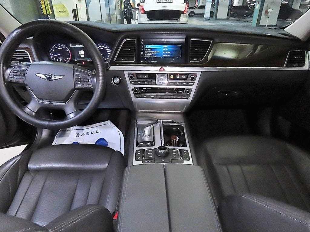 Genesis G80 - Vista 10