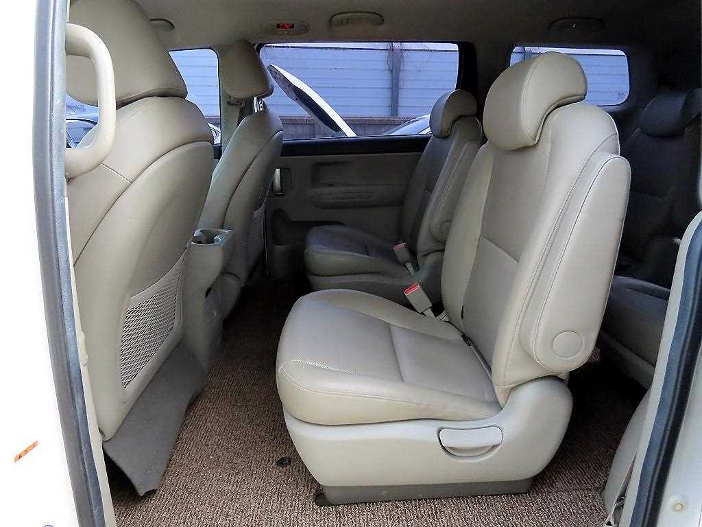 KIA Carnival - Vista 6