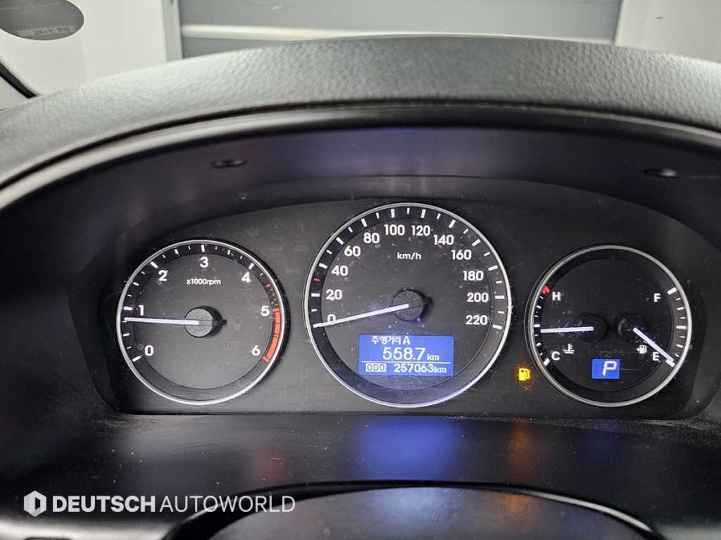 HYUNDAI Starex - Vista 8