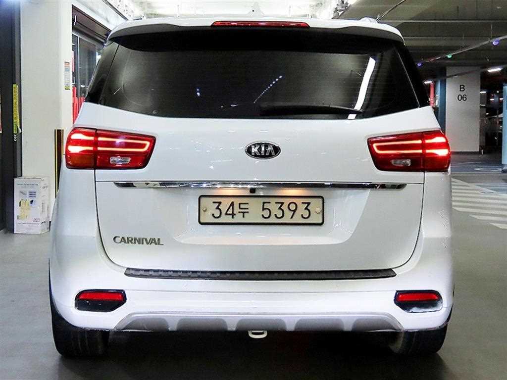 KIA Carnival - Vista 5