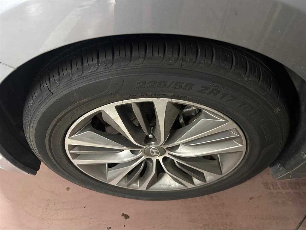 HYUNDAI Grandeur - Vista 5