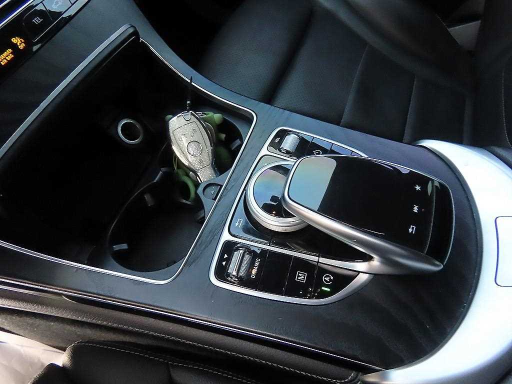 Mercedes Benz GLC Class - Vista 11