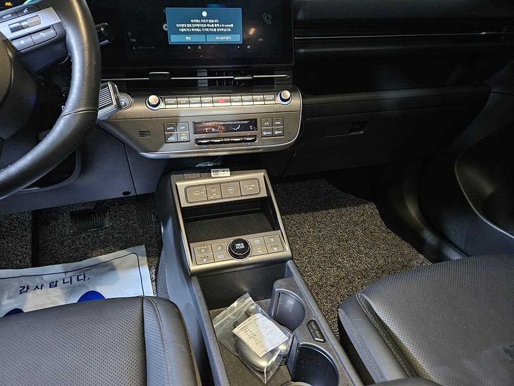 HYUNDAI Kona - Vista 10