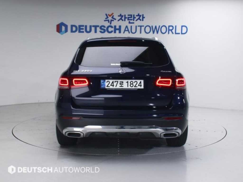 Mercedes Benz GLC Class - Vista 4