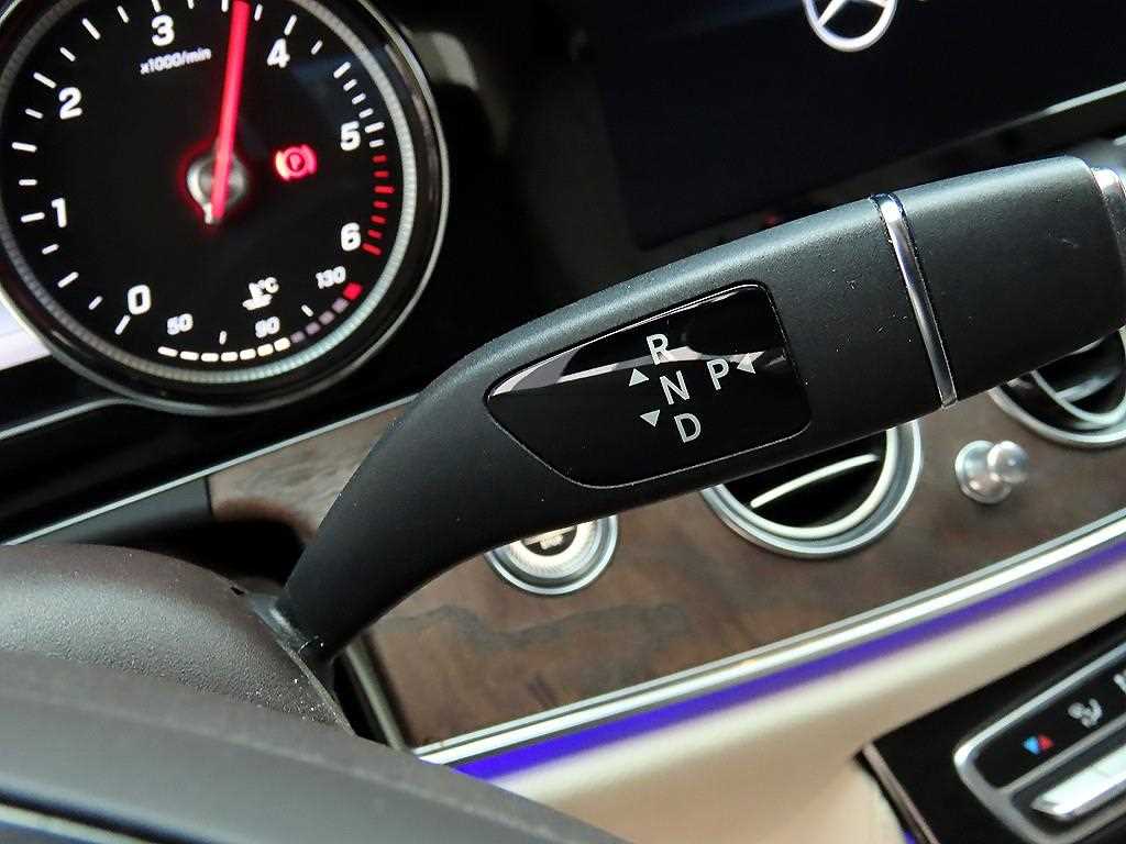 Mercedes Benz E class - Vista 10