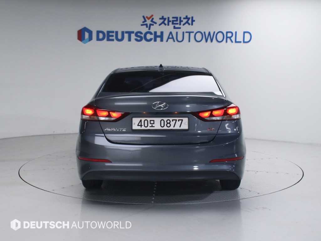 HYUNDAI Avante - Vista 4